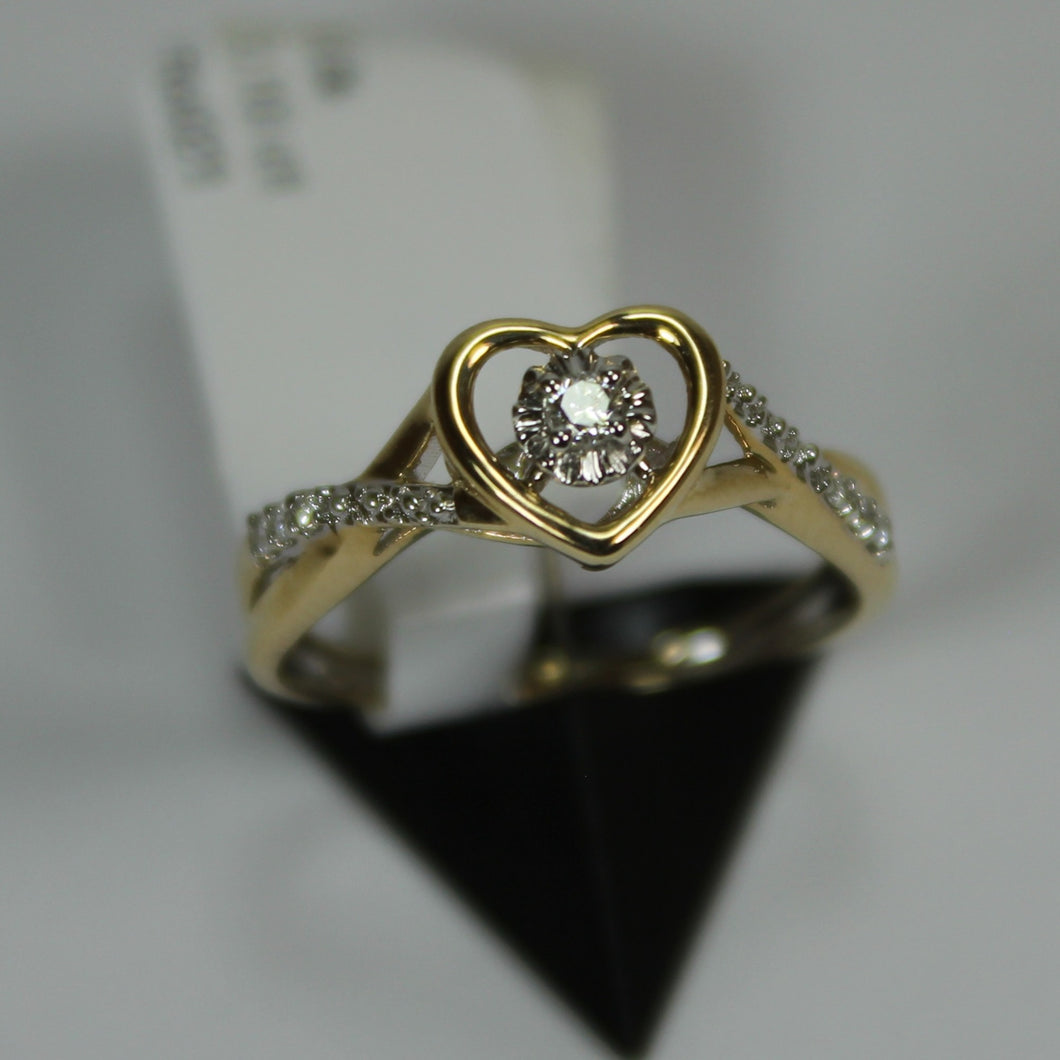 R0021: 10k diamond heart ring with 0.10ct diamond
