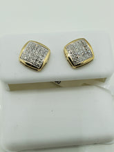 Load image into Gallery viewer, 0.10ct cushion screwback diamond earring