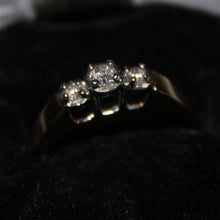 Load image into Gallery viewer, 14k 2 tone 3 stone ring with 0.15ct diamond.