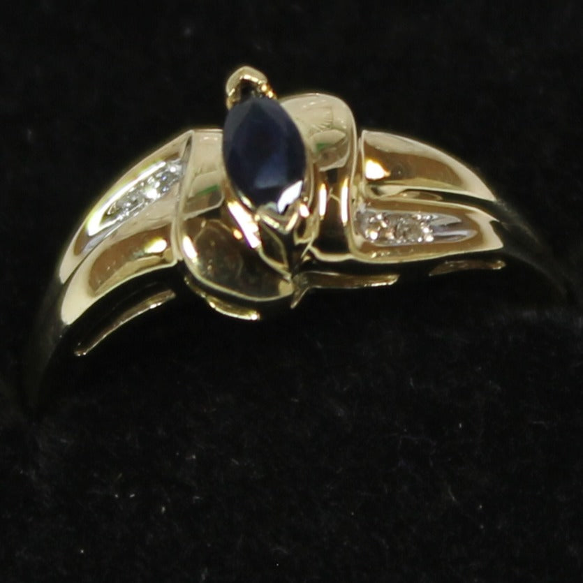 10k lady promise ring with genuine sapphire and 0.05ct of diamond