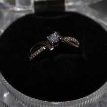 Load image into Gallery viewer, R0031: 10k 2 tone cluster ring made up of 0.10ct diamond