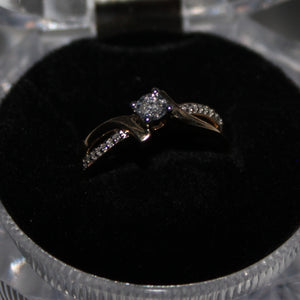 R0031: 10k 2 tone cluster ring made up of 0.10ct diamond