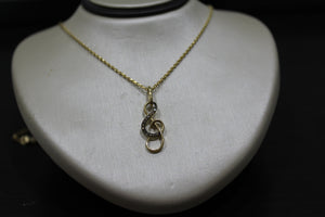 FS1002: 10k 0.10 ct TW diamond treble clef pendant with box chain.