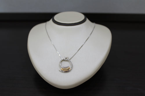 FS1020: 10k 0.05 ct TW diamond mom pendant with box chain