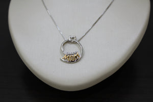 FS1020: 10k 0.05 ct TW diamond mom pendant with box chain
