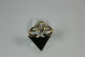 R612: A cluster of round and baguette diamond form into a stunning halo 0.34ct
