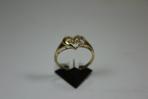 R0021: 10k heart and mom diamond ring. With 0.02ct
