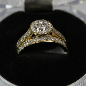 R0053: 10k diamond wedding 0.20ct total weight set with halo and milgrain design.