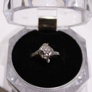 14k white gold cluster ring with 0.15ct diamond