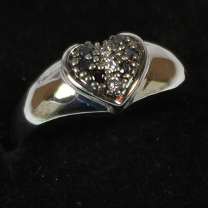 10k heart ring with black & white diamond 0.10ct