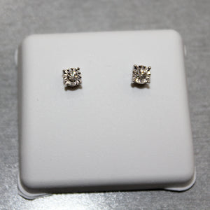 0.10ct round screwback diamond earring with illusion setting