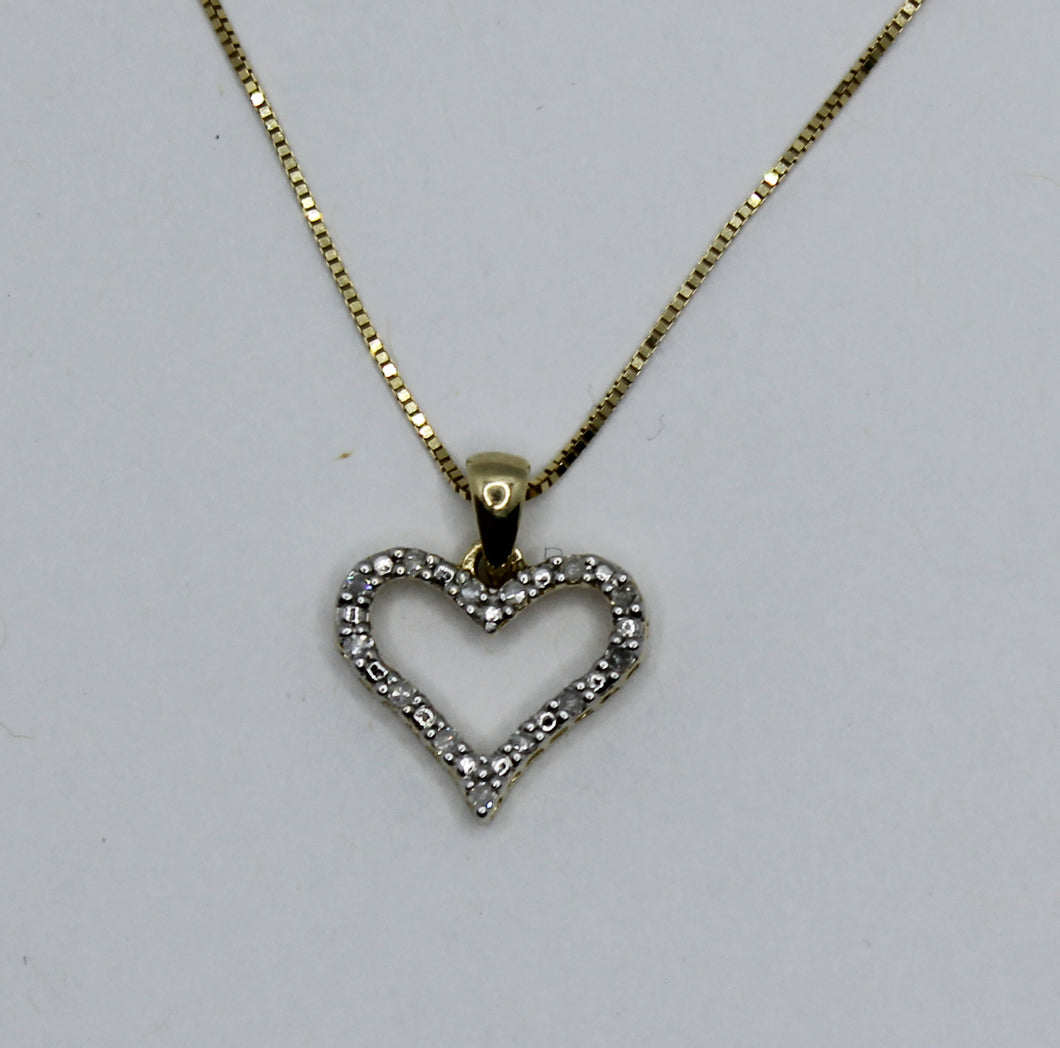 10k 0.09 ct TW diamond heart pendant with 18