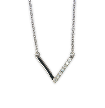 Load image into Gallery viewer, MDP1026: V pendant with adjustable 18&quot; Rolo chain